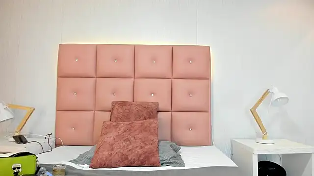 lhiamfit online show from 12-04-25, 03:54