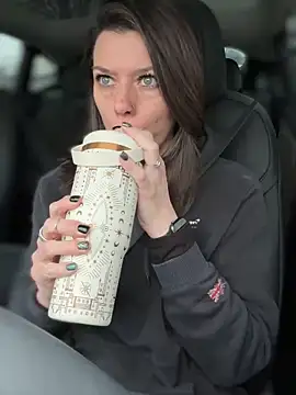 Snapshot of LadyLena1 chatting on 01-04-25, 04:32 LadyLena1 online show from 01-04-25, 04:32