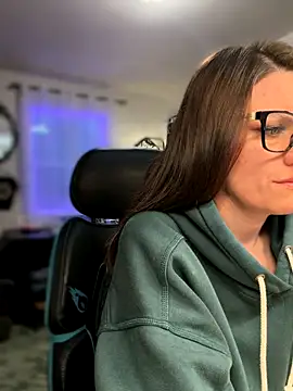 Snapshot of LadyLena1 chatting on 11-26-25, 12:11 LadyLena1 online show from 11-26-25, 12:11