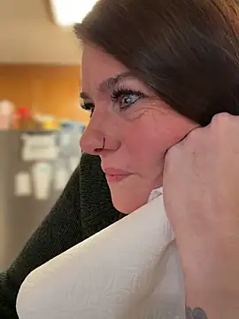 Snapshot of LadyLena1 chatting on 12-03-25, 12:07 LadyLena1 online show from 12-03-25, 12:07