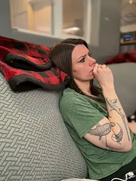 Snapshot of LadyLena1 chatting on 12-17-25, 12:05 LadyLena1 online show from 12-17-25, 12:05