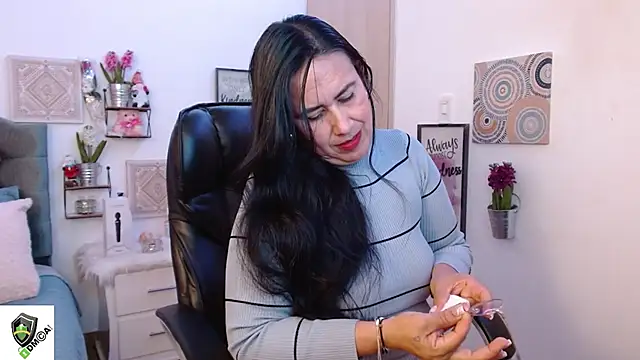 Snapshot of amalia_brunette chatting on 01-04-25, 11:27 amalia brunette online show from 01-04-25, 11:27