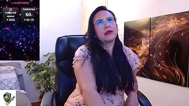 Snapshot of amalia_brunette chatting on 03-06-25, 10:47 amalia brunette online show from 03-06-25, 10:47