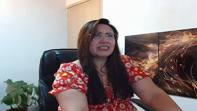 Snapshot of amalia_brunette chatting on 09-18-25, 10:45 amalia brunette online show from 09-18-25, 10:45