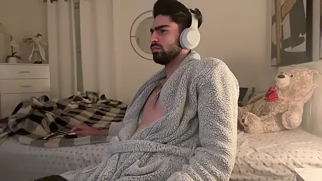 Snapshot of Carlos-195- chatting on 11-01-25, 06:04 Carlos-195- online show from 11-01-25, 06:04