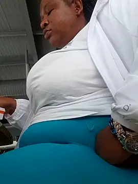 Snapshot of Bootyliciousbbw12 chatting on 11-10-25, 10:25 Bootyliciousbbw12 online show from 11-10-25, 10:25