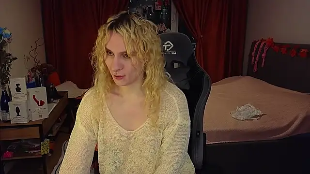 Snapshot of Lori_Myaf chatting on 12-18-24, 02:28 Lori Myaf online show from 12-18-24, 02:28