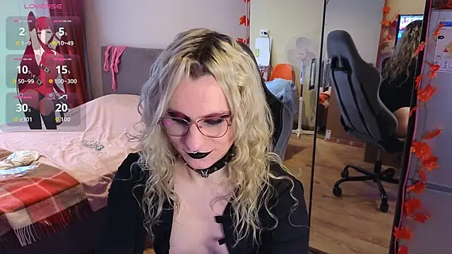 Snapshot of Lori_Myaf chatting on 10-22-25, 01:11 Lori Myaf online show from 10-22-25, 01:11