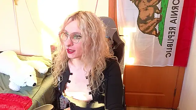 Snapshot of Lori_Myaf chatting on 02-14-26, 01:30 Lori Myaf online show from 02-14-26, 01:30