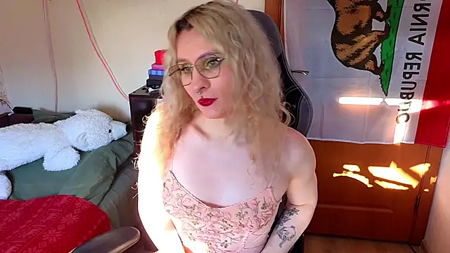 Snapshot of Lori_Myaf chatting on 02-18-26, 12:23 Lori Myaf online show from 02-18-26, 12:23