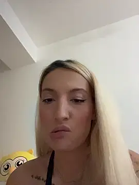 Snapshot of Ella_Charm chatting on 09-27-25, 04:34 Ella Charm online show from 09-27-25, 04:34