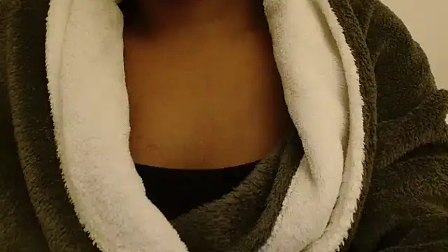 Snapshot of ROXYNL chatting on 12-13-24, 01:26 ROXYNL online show from 12-13-24, 01:26