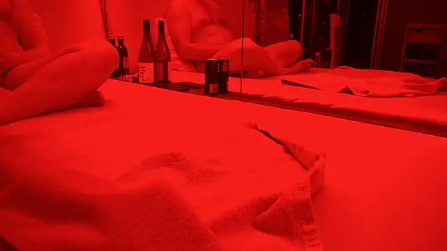 Snapshot of ROXYNL chatting on 12-22-24, 01:44 ROXYNL online show from 12-22-24, 01:44