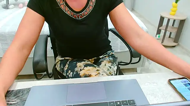 EveLove33 online show from 05-30-26, 04:48