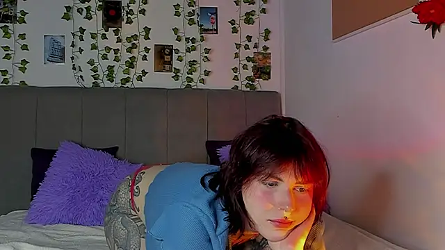 Snapshot of miss_Lizzy chatting on 12-16-24, 01:21 miss Lizzy online show from 12-16-24, 01:21