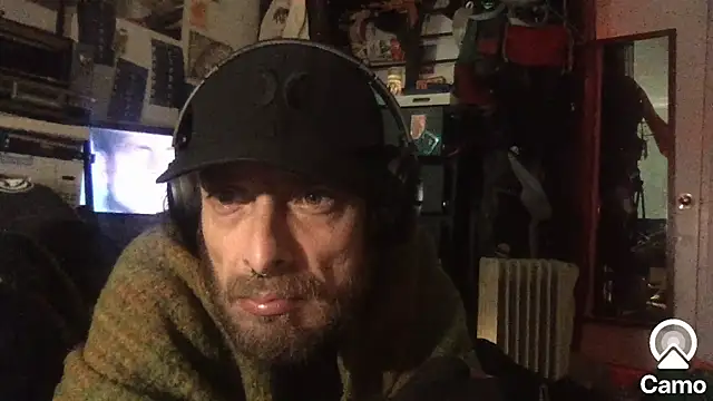 Snapshot of DownstairsSky chatting on 10-28-25, 02:15 DownstairsSky online show from 10-28-25, 02:15