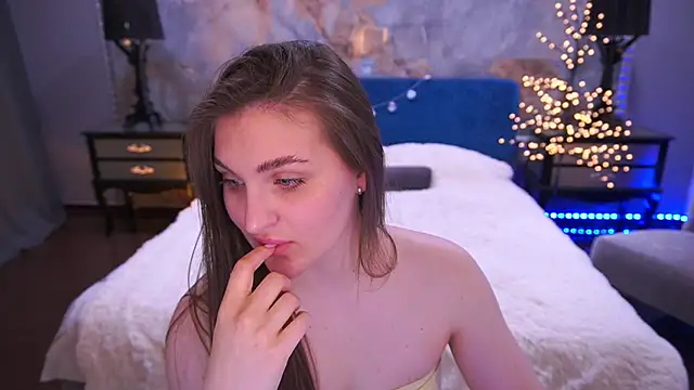 EmmyCharmm online show from 04-20-26, 05:32