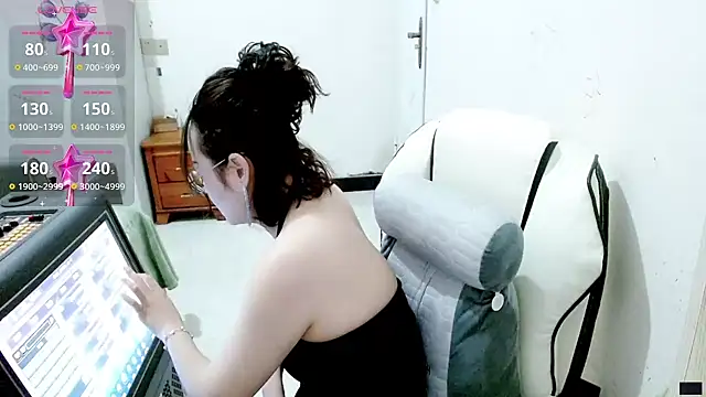 -orange  online show from 03-18-25, 02:47