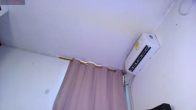 Mia depp online show from 04-21-26, 08:44