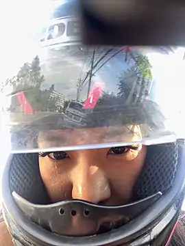 Snapshot of yoonipooni chatting on 12-15-24, 09:35 yoonipooni online show from 12-15-24, 09:35