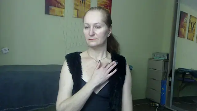 Snapshot of AmellyGrand chatting on 01-16-25, 05:44 AmellyGrand online show from 01-16-25, 05:44