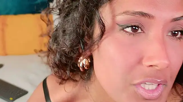 ShanialaFrancaise online show from 04-08-26, 11:54