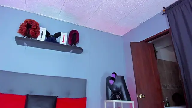 Coco Kiss online show from 11-20-25, 07:13