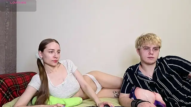 Snapshot of Emily_and_Ilumi chatting on 02-15-26, 05:31 Emily and Ilumi online show from 02-15-26, 05:31