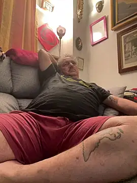 Snapshot of Russirayu chatting on 01-27-25, 11:54 Russirayu online show from 01-27-25, 11:54