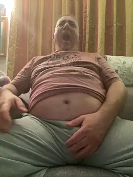 Snapshot of Russirayu chatting on 02-19-26, 11:34 Russirayu online show from 02-19-26, 11:34