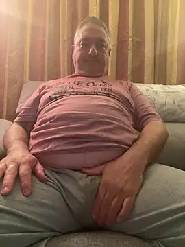 Snapshot of Russirayu chatting on 03-08-26, 10:57 Russirayu online show from 03-08-26, 10:57