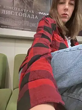 Snapshot of MommmyYummy chatting on 12-13-24, 12:50 MommmyYummy online show from 12-13-24, 12:50