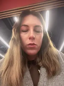 Snapshot of MommmyYummy chatting on 01-17-25, 10:44 MommmyYummy online show from 01-17-25, 10:44