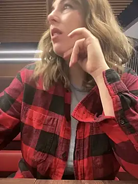 Snapshot of MommmyYummy chatting on 01-28-25, 01:16 MommmyYummy online show from 01-28-25, 01:16