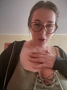 Snapshot of MommmyYummy chatting on 03-14-25, 09:14 MommmyYummy online show from 03-14-25, 09:14