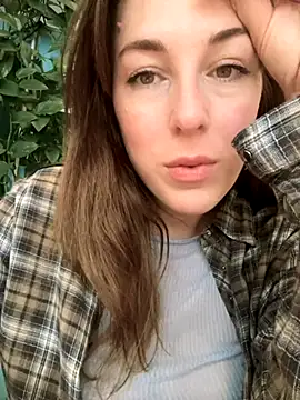 Snapshot of MommmyYummy chatting on 10-12-25, 11:20 MommmyYummy online show from 10-12-25, 11:20