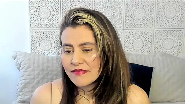 Snapshot of V_monse chatting on 01-26-25, 02:52 V monse online show from 01-26-25, 02:52