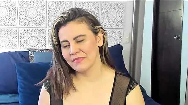 Snapshot of V_monse chatting on 02-01-25, 04:44 V monse online show from 02-01-25, 04:44