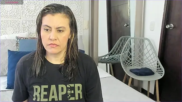 Snapshot of V_monse chatting on 02-16-25, 02:00 V monse online show from 02-16-25, 02:00