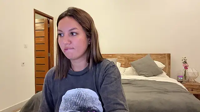 Snapshot of Nelly_Fischer chatting on 09-30-25, 02:11 Nelly Fischer online show from 09-30-25, 02:11