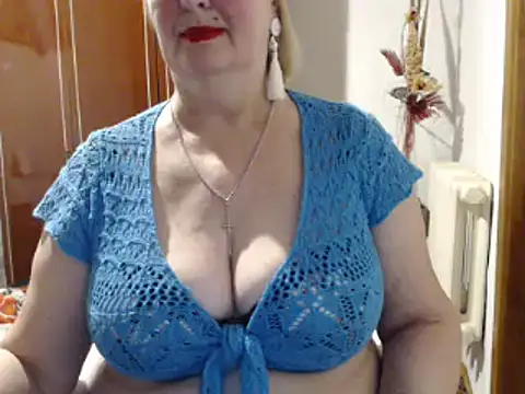 Snapshot of Secretfox chatting on 02-08-25, 02:38 Secretfox online show from 02-08-25, 02:38