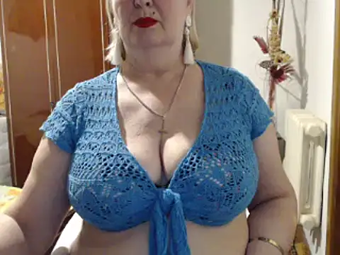 Snapshot of Secretfox chatting on 03-16-25, 11:16 Secretfox online show from 03-16-25, 11:16