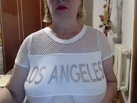 Snapshot of Secretfox chatting on 09-23-25, 03:20 Secretfox online show from 09-23-25, 03:20