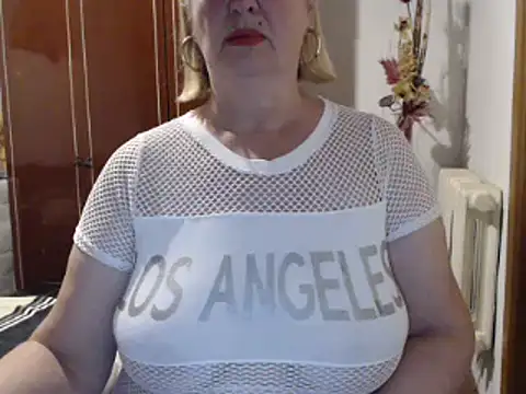 Snapshot of Secretfox chatting on 09-30-25, 05:45 Secretfox online show from 09-30-25, 05:45