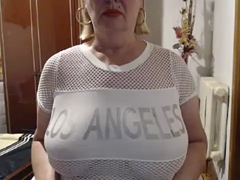 Snapshot of Secretfox chatting on 10-01-25, 03:23 Secretfox online show from 10-01-25, 03:23