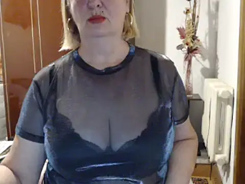 Snapshot of Secretfox chatting on 10-03-25, 03:20 Secretfox online show from 10-03-25, 03:20