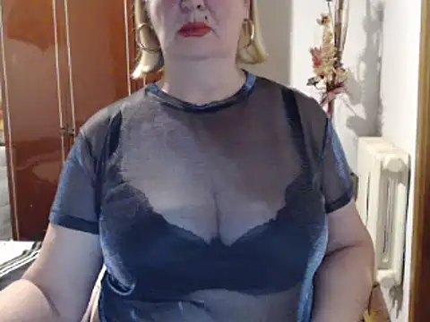 Snapshot of Secretfox chatting on 10-13-25, 04:12 Secretfox online show from 10-13-25, 04:12