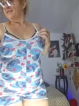 Snapshot of evelin_hott chatting on 02-07-25, 02:40 evelin hott online show from 02-07-25, 02:40