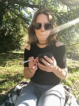 Mia Railey online show from 10-24-25, 01:07