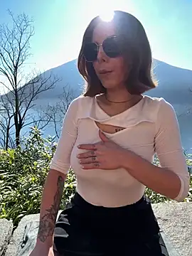 Snapshot of Mia_Railey chatting on 02-05-26, 01:05 Mia Railey online show from 02-05-26, 01:05